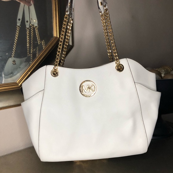 Michael Kors white leather shoulder bag. - Picture 2 of 7